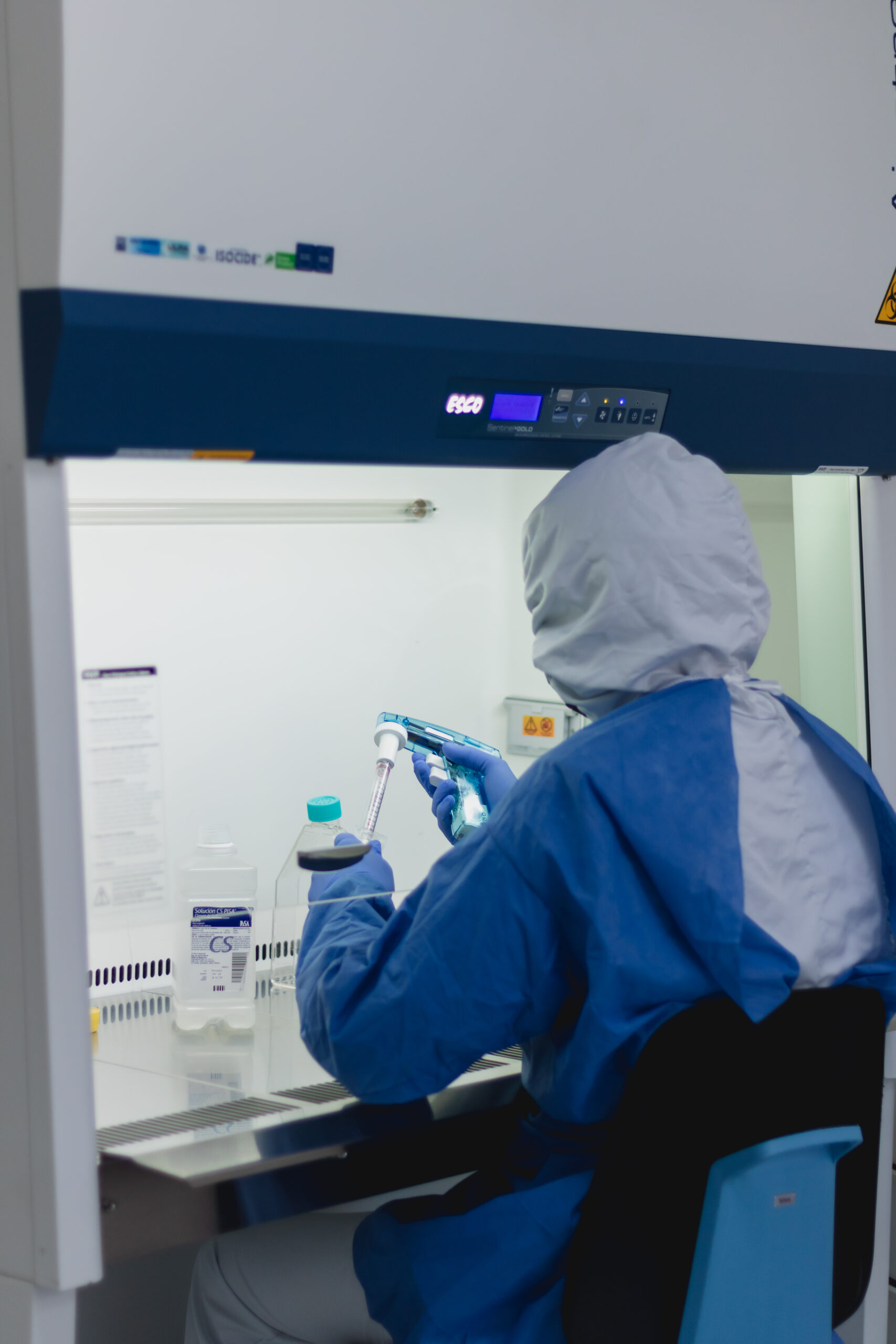 Cabina de bioseguridad clase II con flujo laminar para procesamiento estéril de productos biológicos